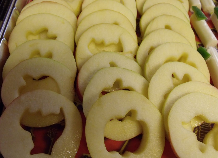 halloween apple slices 2