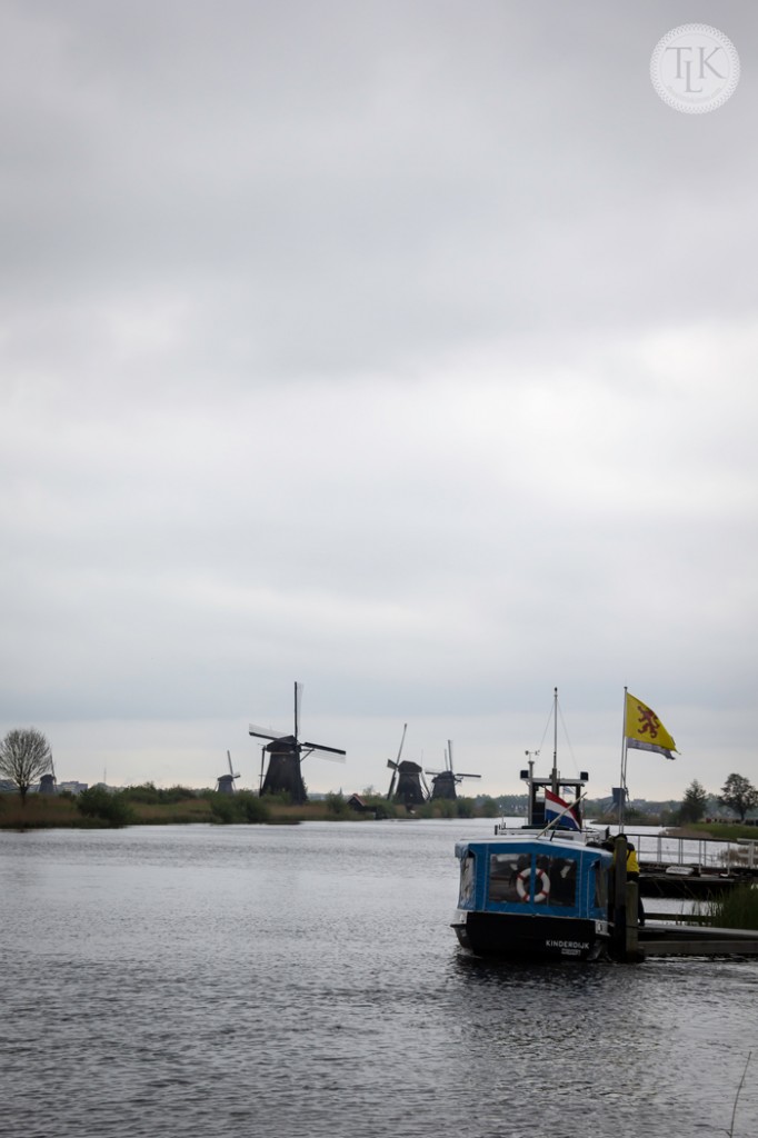 Blue-Boat-Kinderdijk