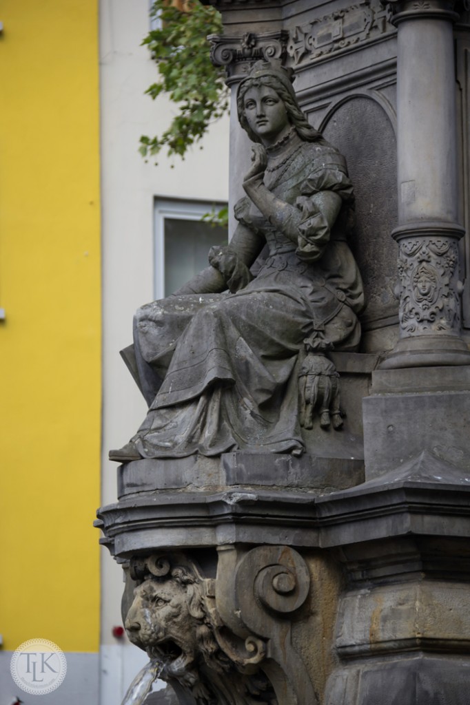 Lovely-Lady-and-Lion-Cologne