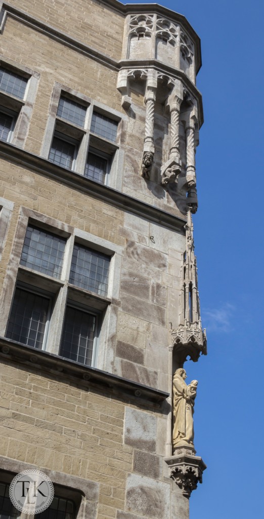 Madonna-Statue-Cologne-Germany-02