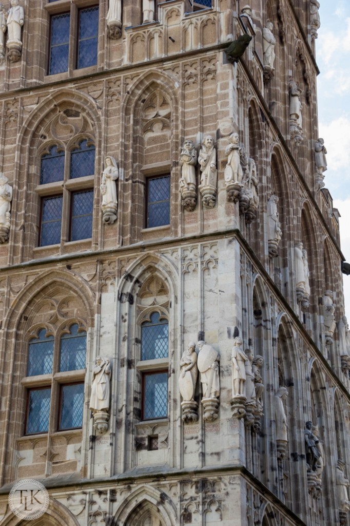 Stone-Figures-on-City-Hall-Cologne-Germany