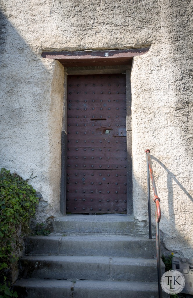 Door-at-Marksburg-Castle-04
