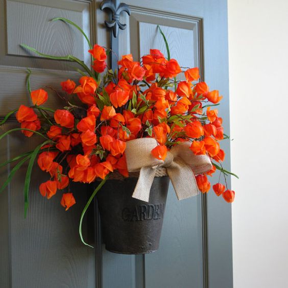 chinese-lantern-door-decor-1