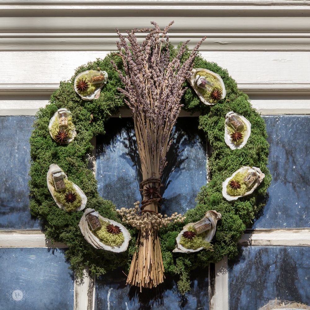 THREE LITTLE KITTENS BLOG | 25 Days of Christmas Wreaths - Day 5 The Apothecary Shop