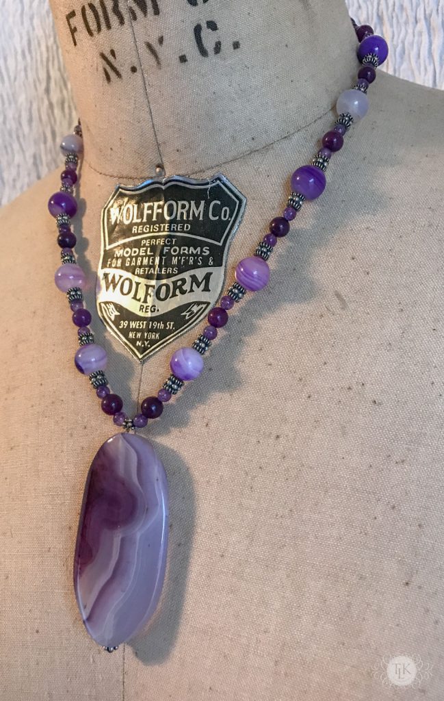 3547n Purple Banded Agate Pendant Necklace