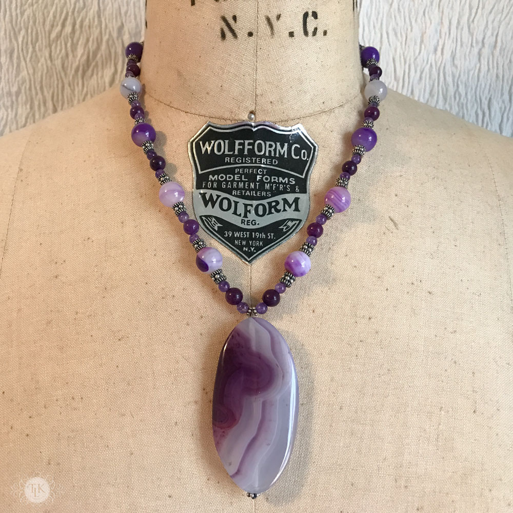 3547n Purple Banded Agate Pendant Necklace