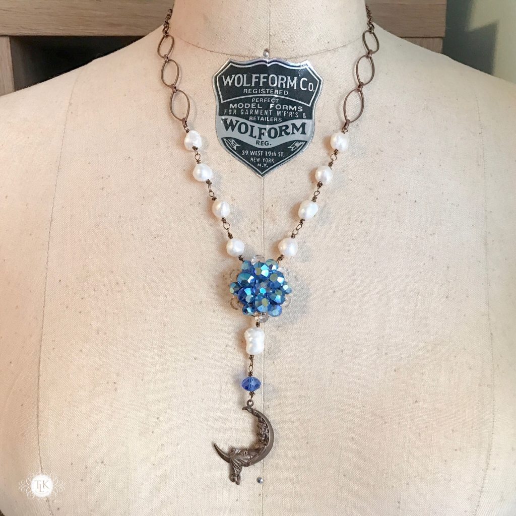 THREE LITTLE KITTENS | 3725n Blue Moon Necklace