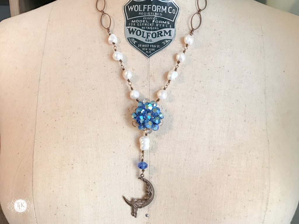 THREE LITTLE KITTENS | 3725n Blue Moon Necklace