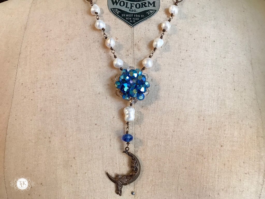 THREE LITTLE KITTENS | 3725n Blue Moon Necklace