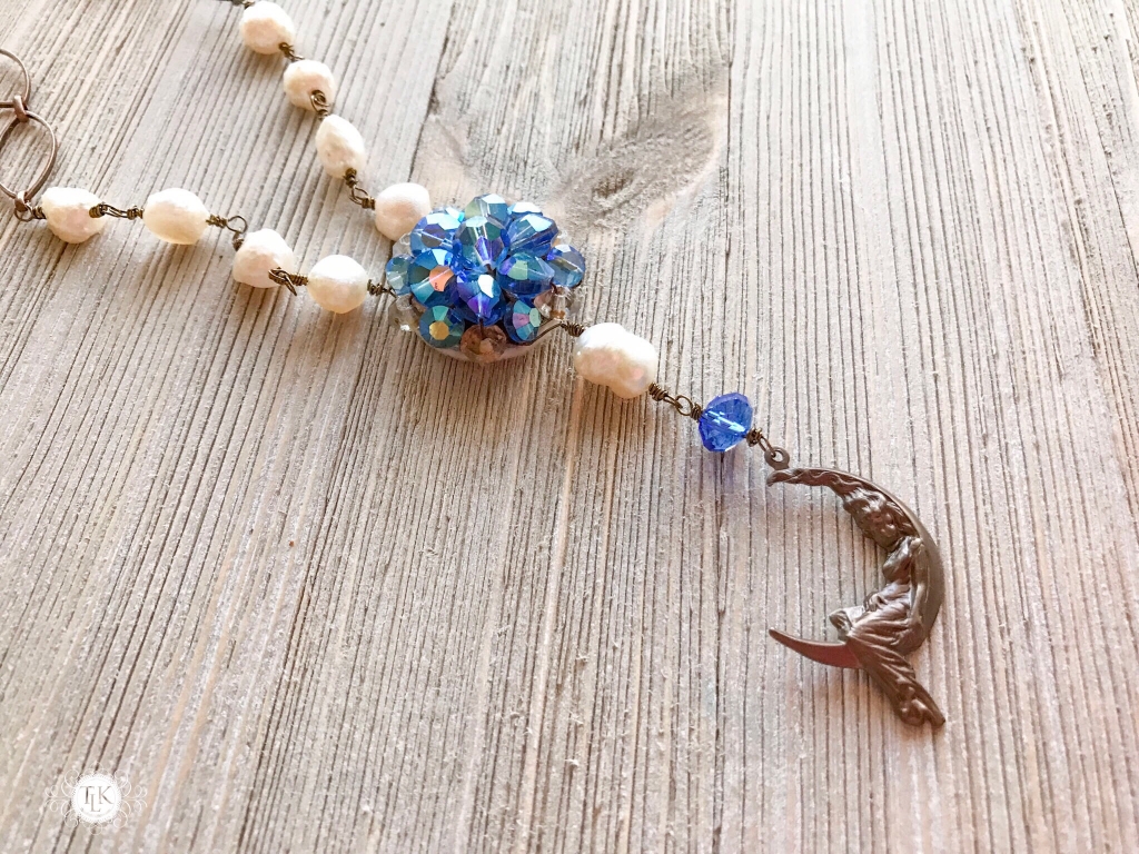 THREE LITTLE KITTENS | 3725n Blue Moon Necklace