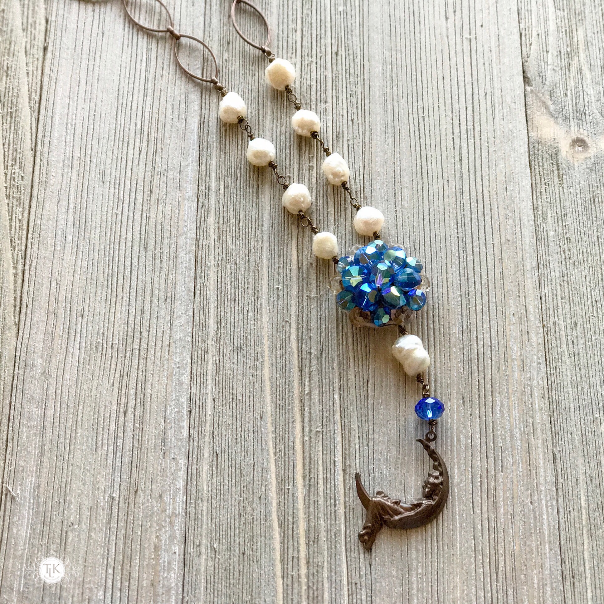 THREE LITTLE KITTENS | 3725n Blue Moon Necklace