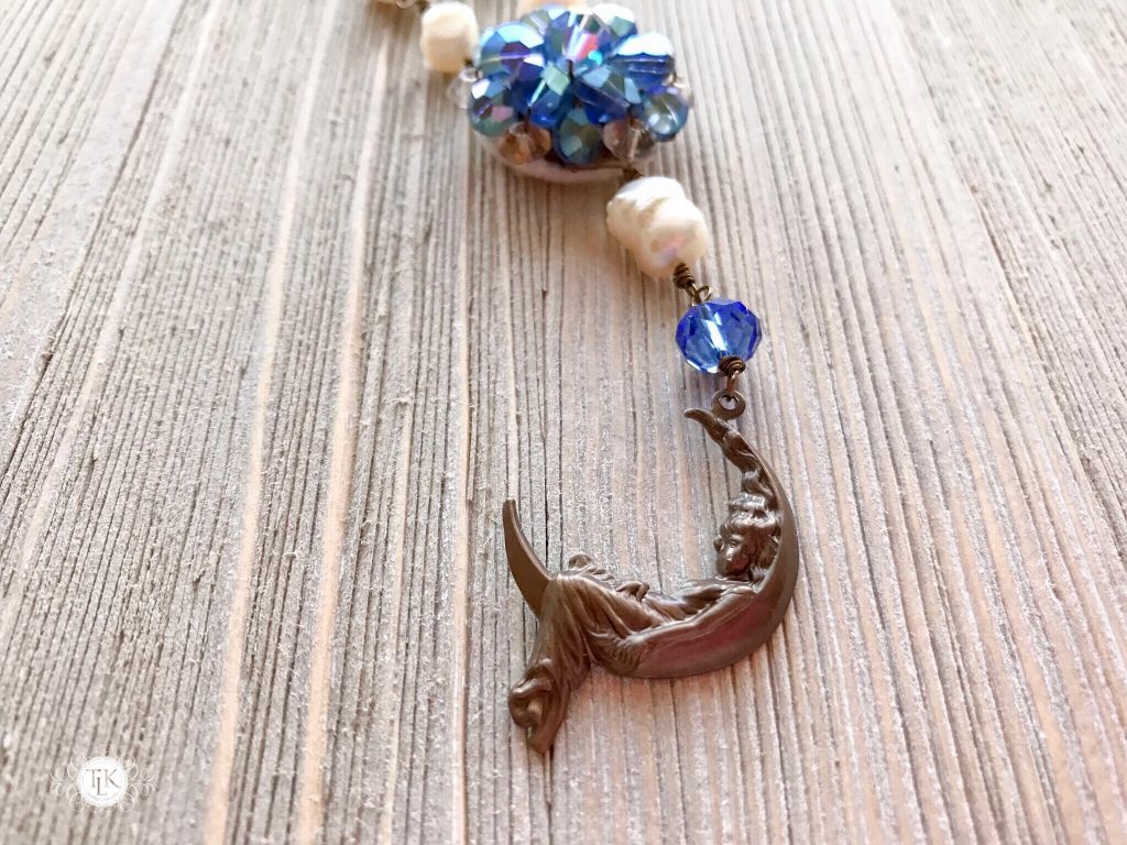 THREE LITTLE KITTENS | 3725n Blue Moon Necklace