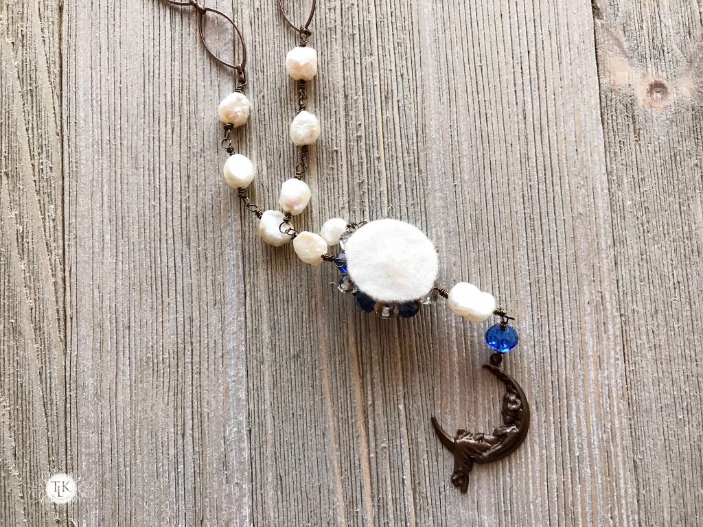 THREE LITTLE KITTENS | 3725n Blue Moon Necklace