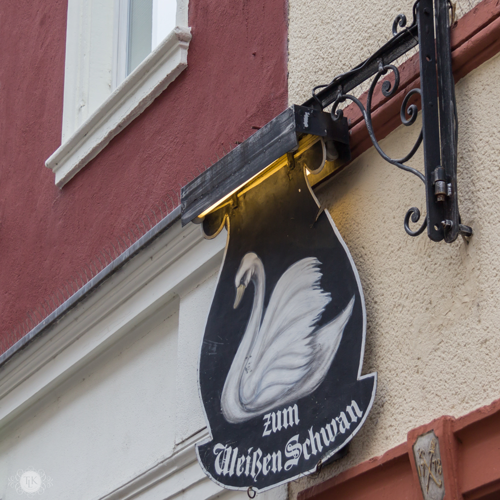 THREE LITTLE KITTENS BLOG | White Swan Sign | Heidelberg, Germany