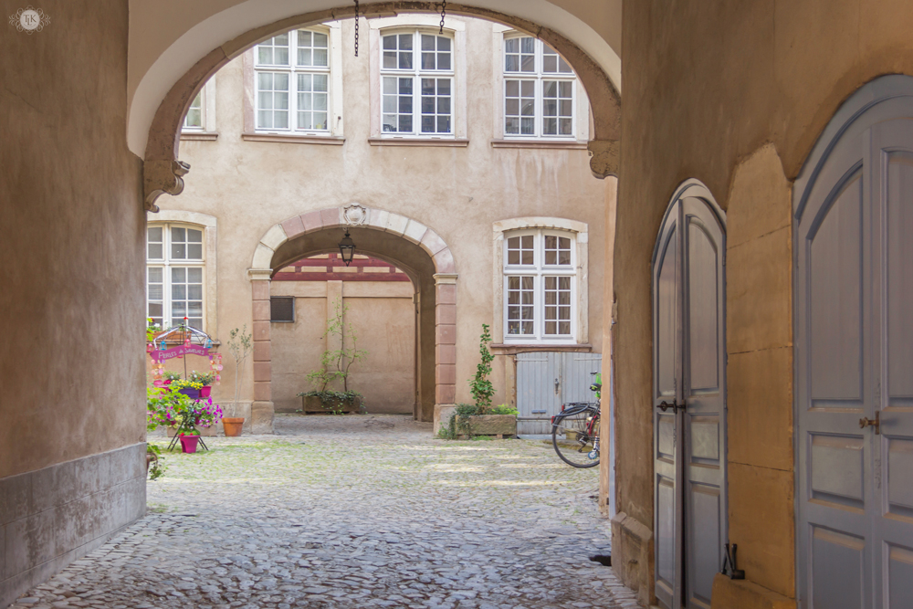 THREE LITTLE KITTENS BLOG | Strasbourg, France | Inner Courtyard