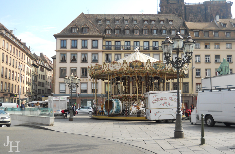 THREE LITTLE KITTENS BLOG | Place Gutenberg Merry Go Round